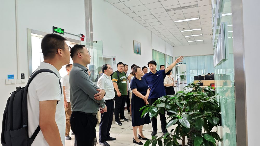 東南大學(xué)海研院領(lǐng)導(dǎo)專(zhuān)家蒞臨GENMA技術(shù)研發(fā)中心考察調(diào)研(圖1)