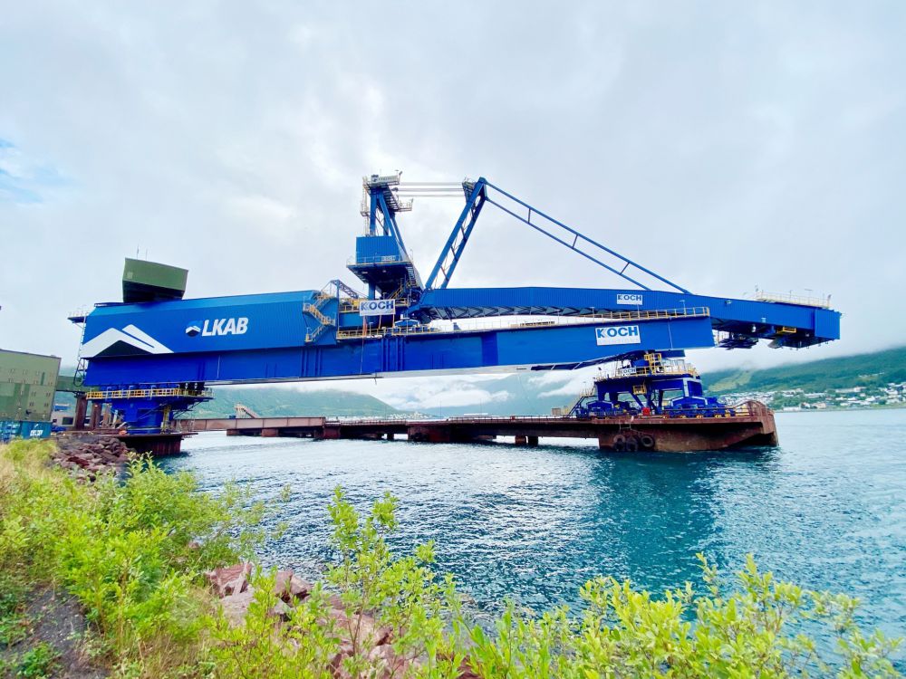 KOCH Solutions大型裝船機(jī)成功運(yùn)抵客戶碼頭(圖2)